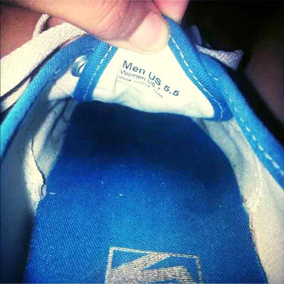 Vans - Picture 2 of 4